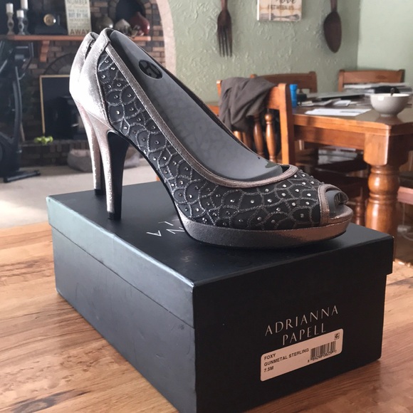 adrianna papell foxy platform pump